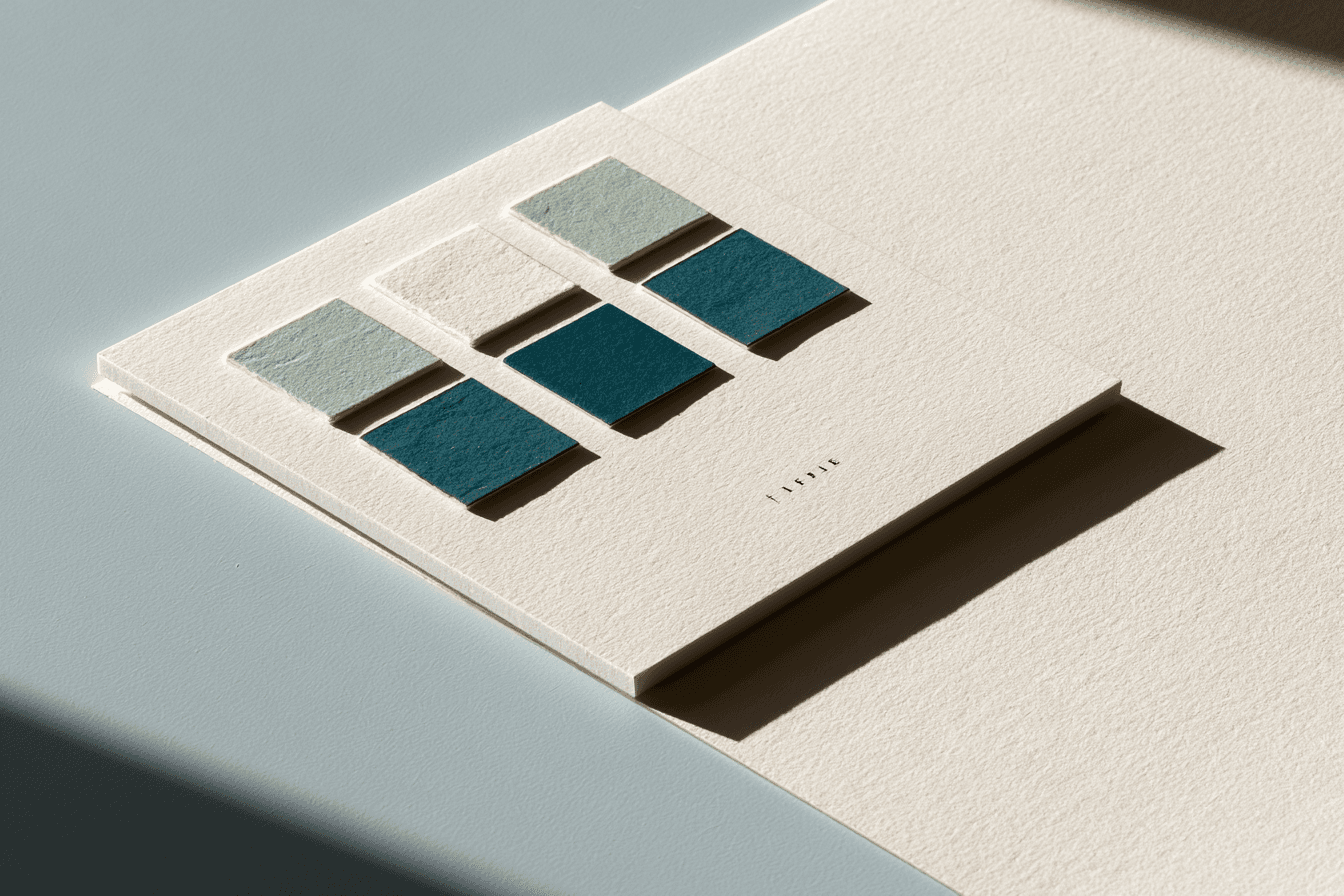 Social tiles arrange themselves into a clean editorial grid, restoring order on their own